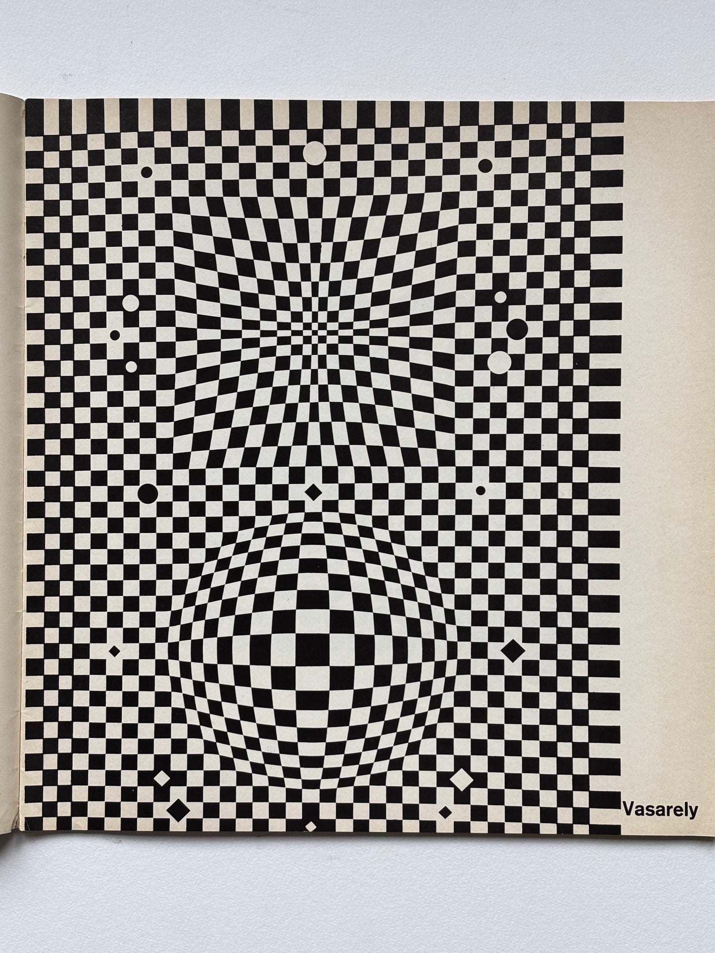 Panderma 6 Sondernummer – Numéro spécial VASARELY. Complete with the original screen printing.
