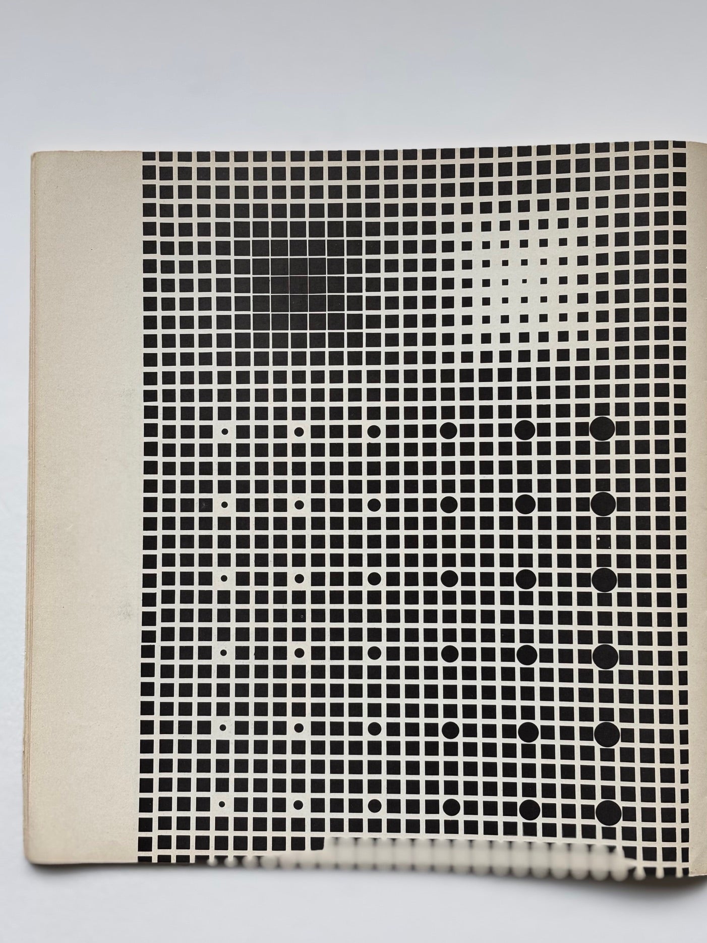 Panderma 6 Sondernummer – Numéro spécial VASARELY. Complete with the original screen printing.