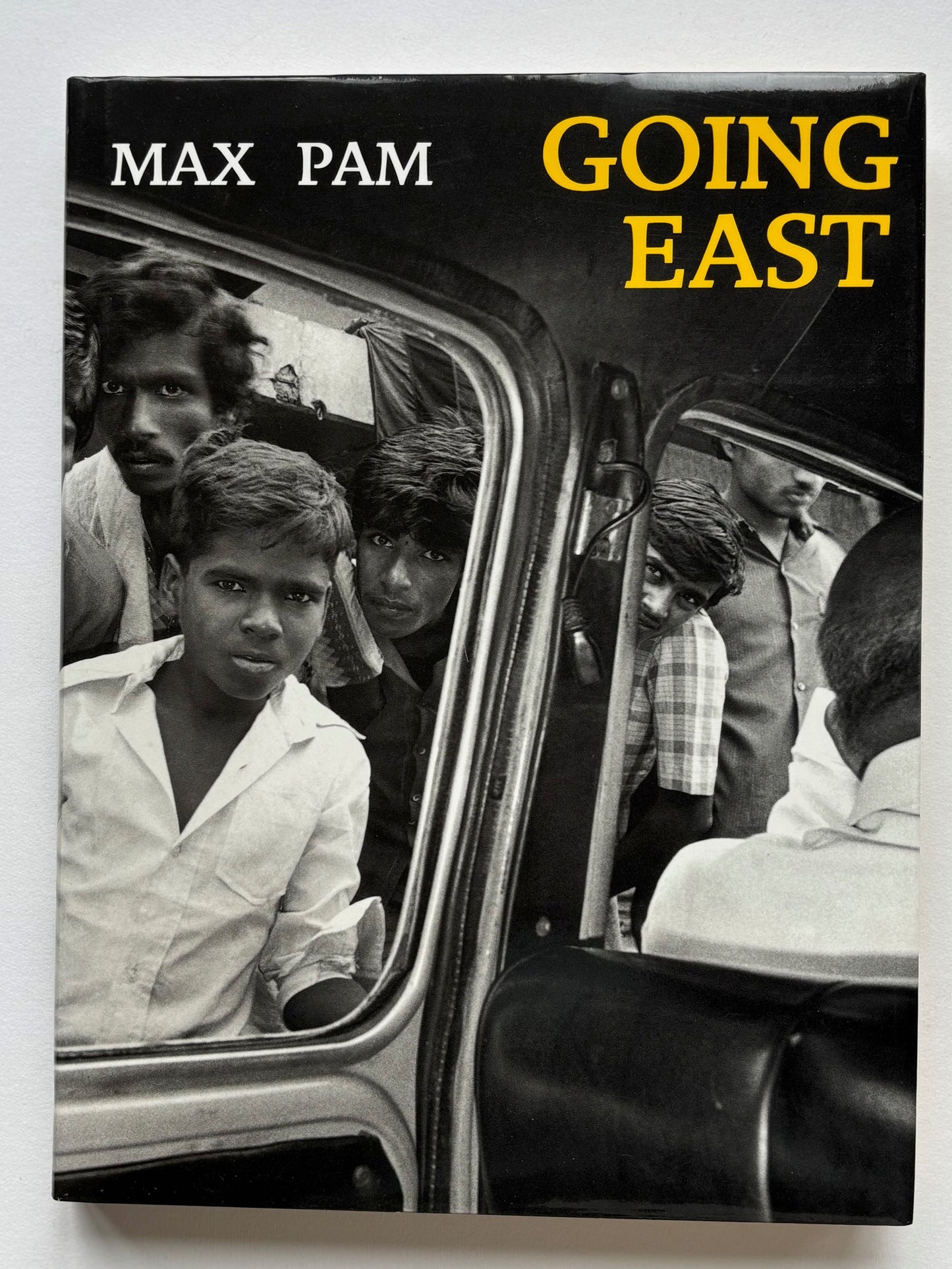 Going East. Two Decades of Asian photography. 20 ans de Photographie en Asie. Introduction: Tim Winton.