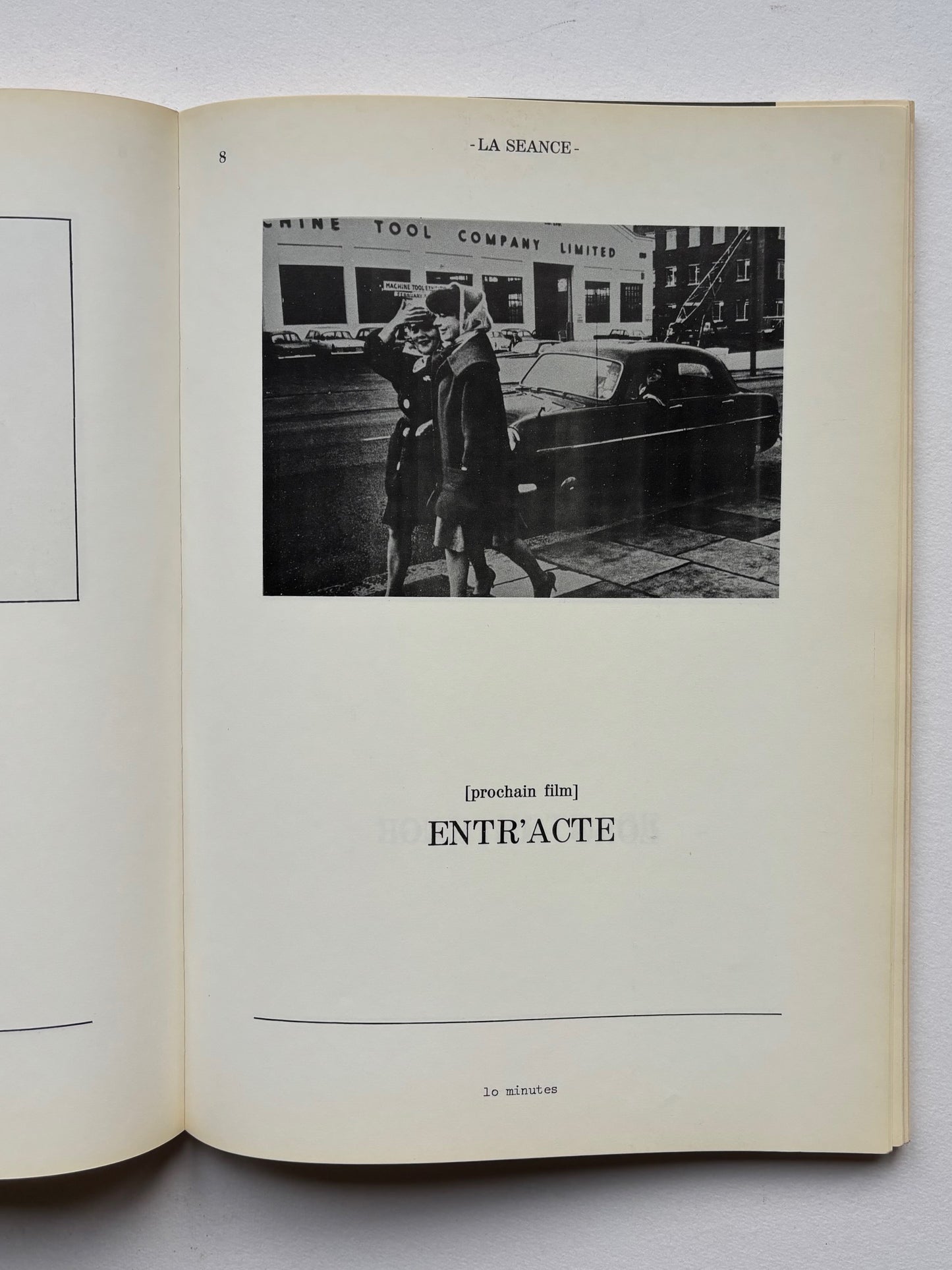 Interfunktionen no. 11. Revue des Travaux Théoriques et Practiques / Paper for New Visual and Verbal Works : Zeitschrift für neue Arbeiten und Vorstellungen no1/1