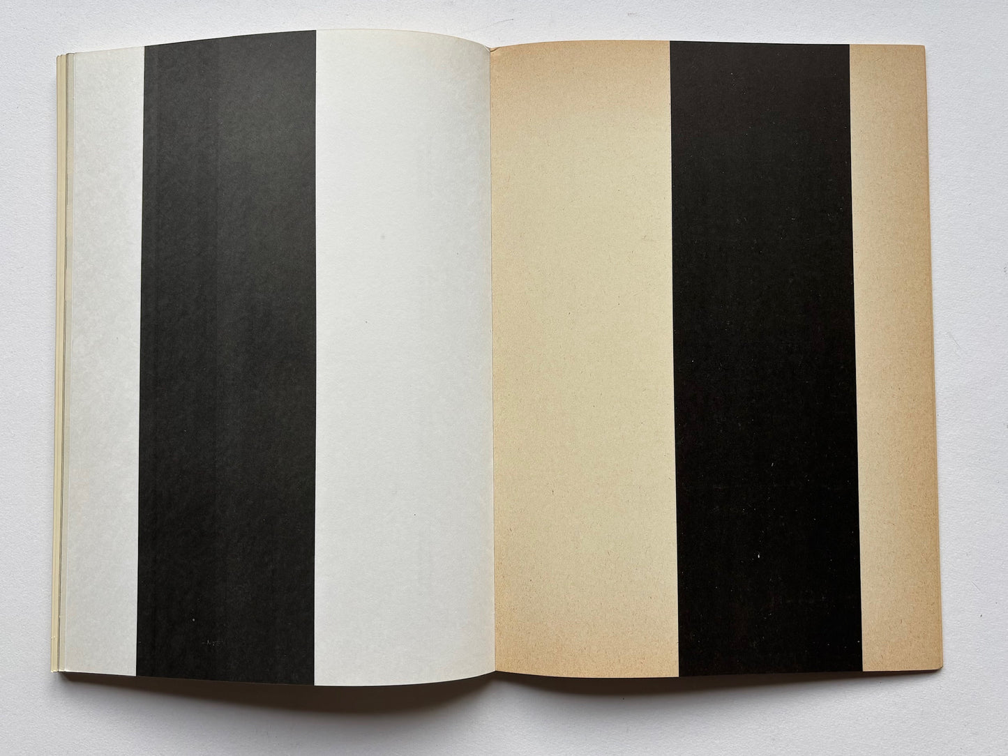 Interfunktionen no. 11. Revue des Travaux Théoriques et Practiques / Paper for New Visual and Verbal Works : Zeitschrift für neue Arbeiten und Vorstellungen no1/1