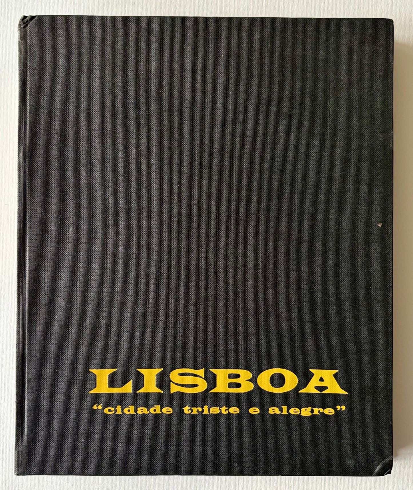 Lisboa "cidade triste e alegre" ( Lisbon “Sad and Happy City”).