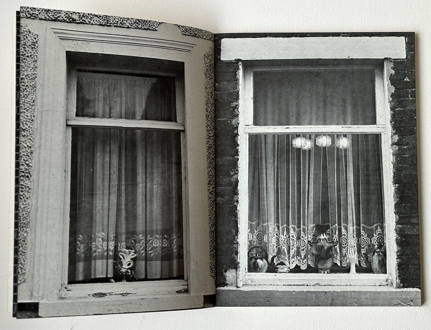 FENÊTRES À VUE. Photos de Georges Verscheval. Textes d’André Balthaazar.