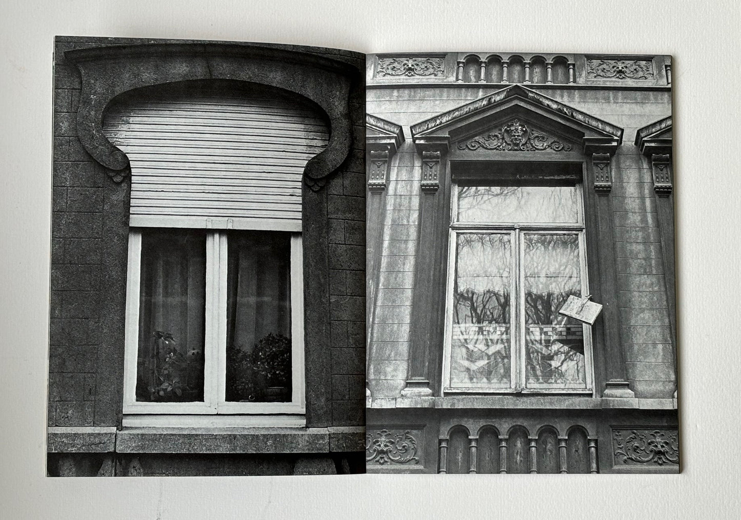 FENÊTRES À VUE. Photos de Georges Verscheval. Textes d’André Balthaazar.
