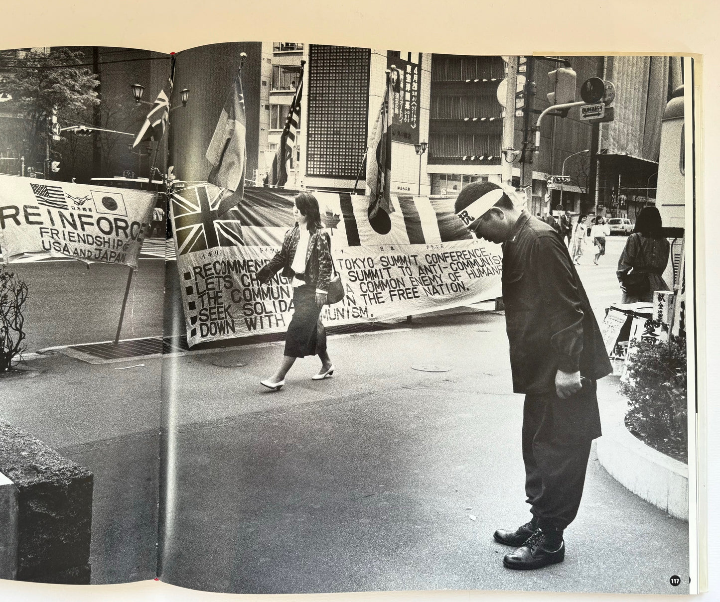 De ontdekking van Japan. (DEDICATED and SIGNED)