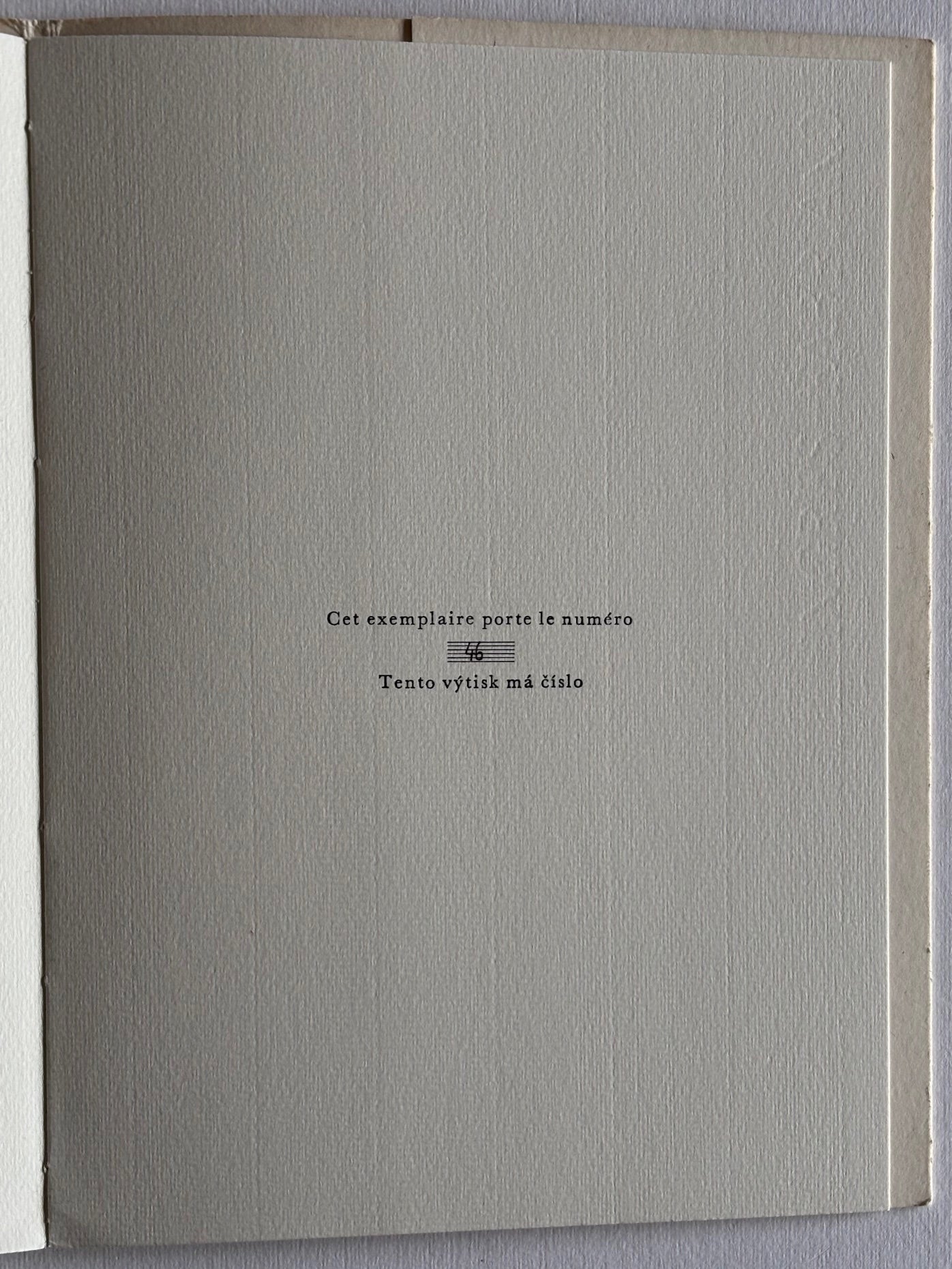 L’ENVERS DE LA PANOPLIE. RUB PARÁDNÍHO OBLEKU. EDOUARD JAEGER. (+ SIGNED, NUMBERED PHOTO)