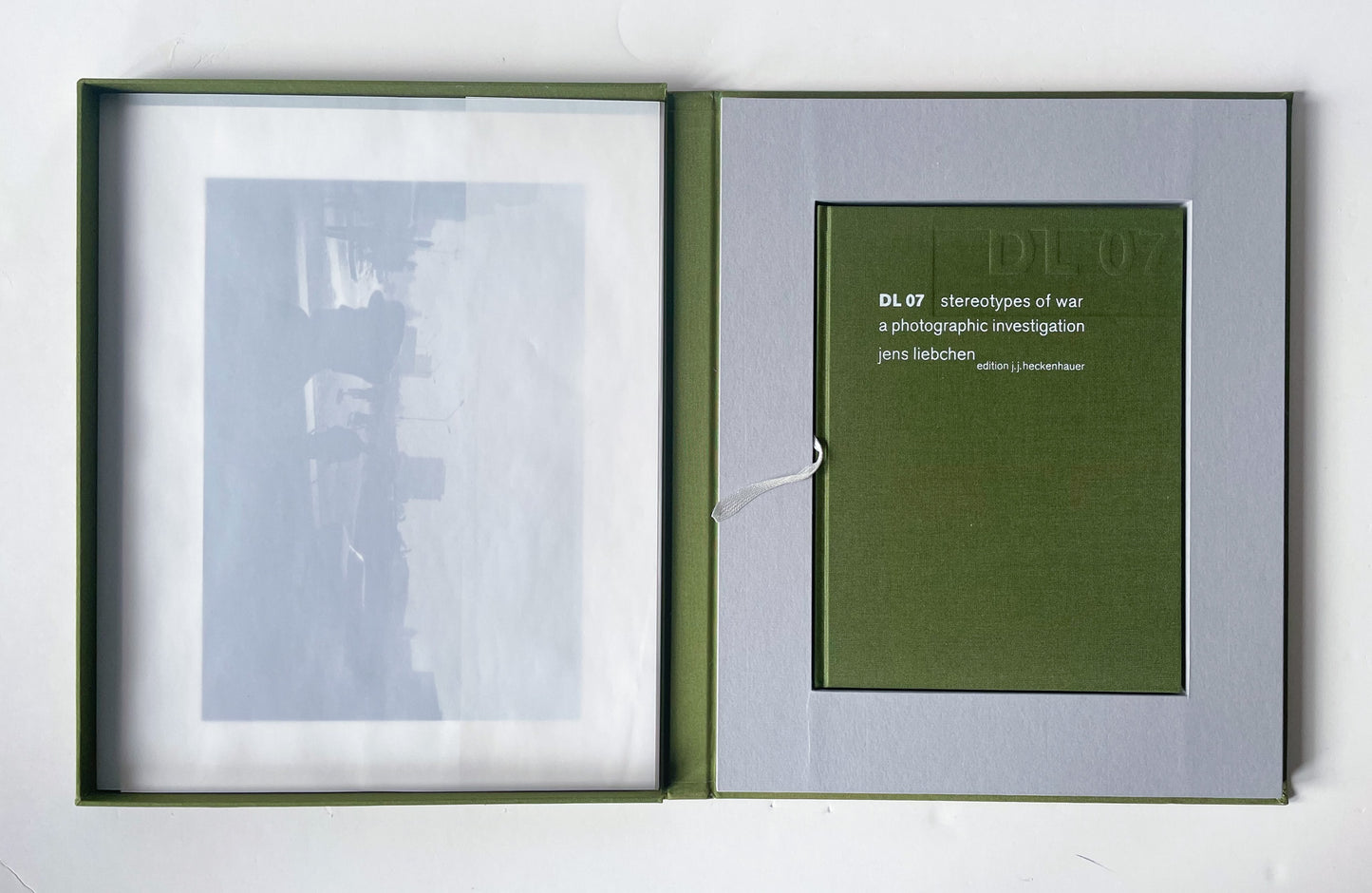DL 07. Stereotypes of war (Special edition with print)