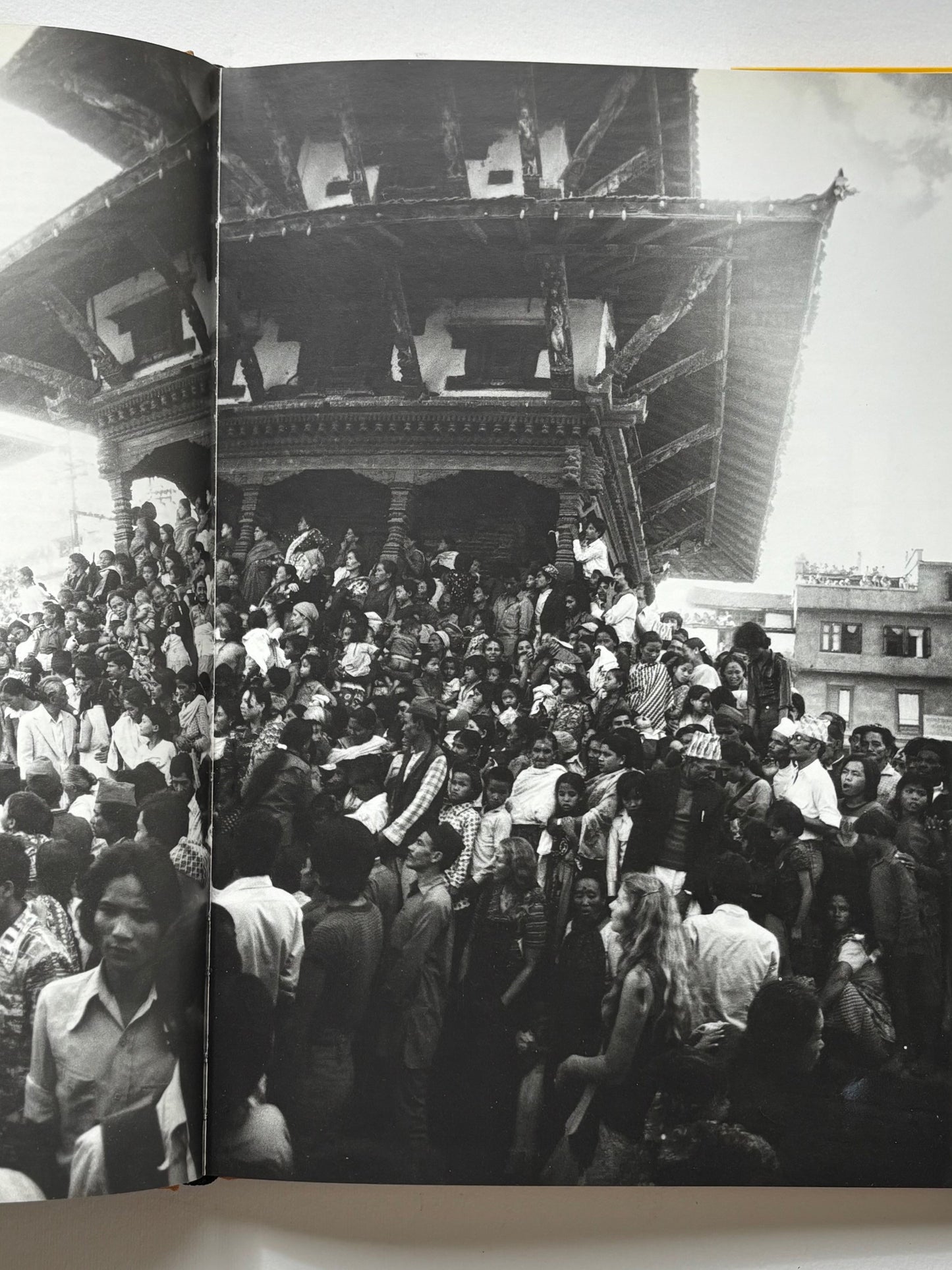 Going East. Two Decades of Asian photography. 20 ans de Photographie en Asie. Introduction: Tim Winton.