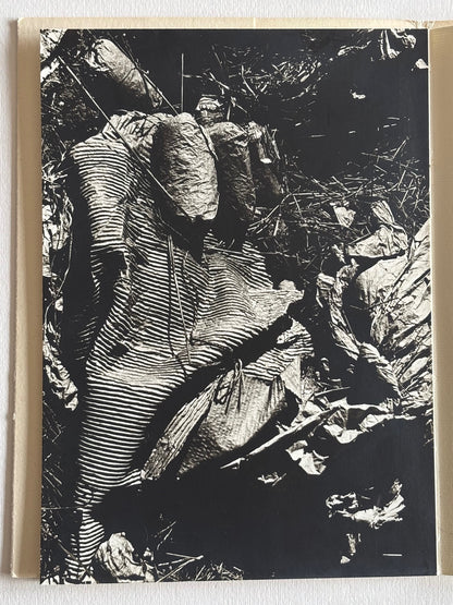 L’ENVERS DE LA PANOPLIE. RUB PARÁDNÍHO OBLEKU. EDOUARD JAEGER. (+ SIGNED, NUMBERED PHOTO)