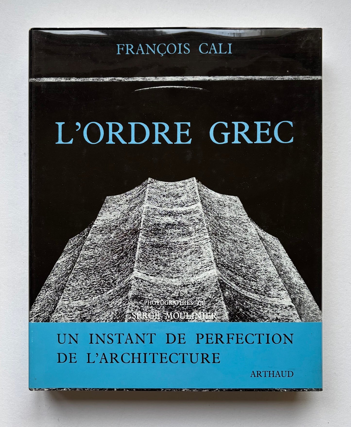 François Cali. L’ORDRE GREC. Essai sur le temple dorique.
