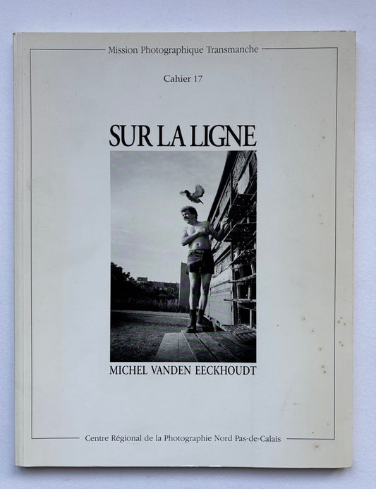 Sur la ligne.