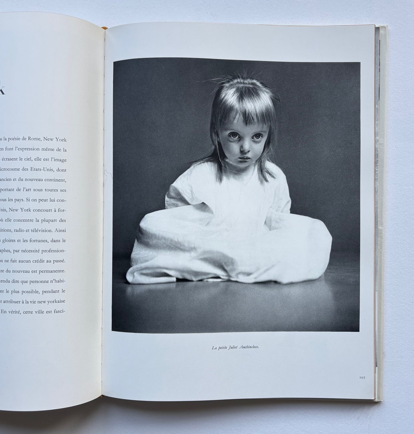 MOMENTS. Par Irving Penn. (INSCRIBED)