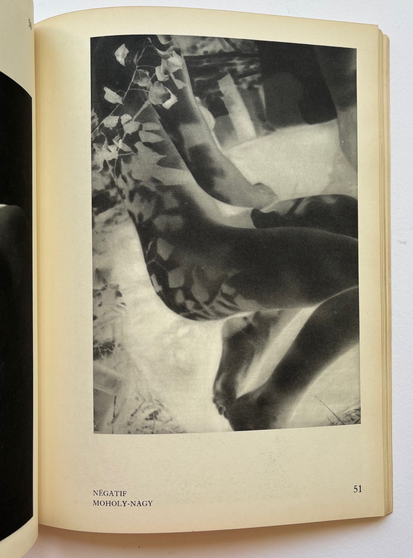 Nus. La beauté de la femme. Album du premier salon international du nu photographique Paris 1933
