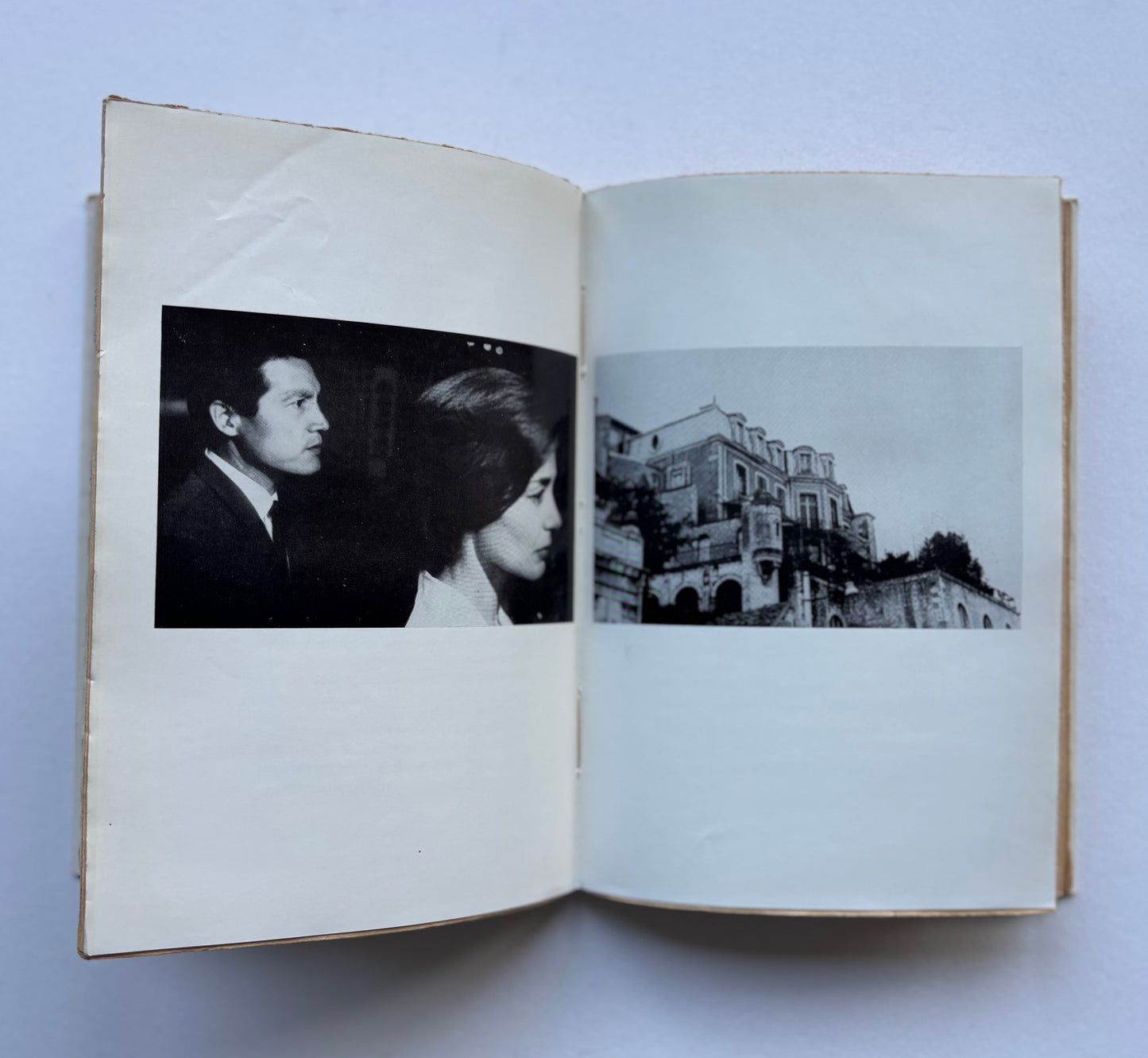 Marguerite Duras. Hiroshima mon Amour scénario et dialogues. Réalisation : Alain Resnais.