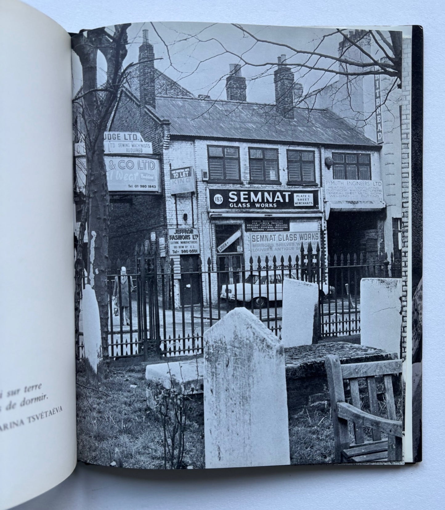 Les cimetières de Londres. (INSCRIBED + PUBISHER’S FLYER)