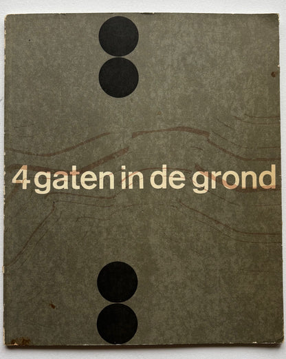 4 gaten in de grond.