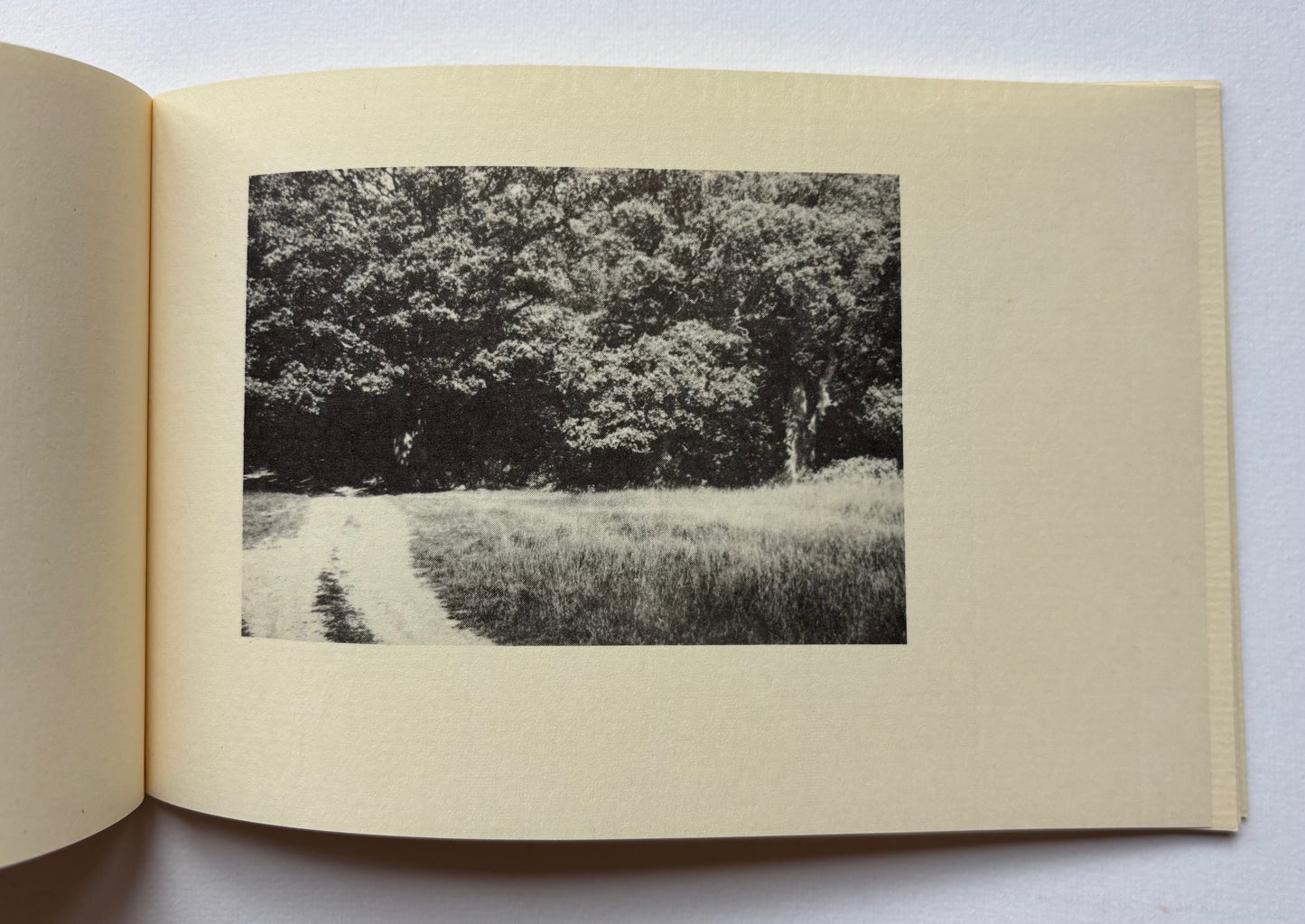 Le lac. Ringsjön. Contribution à l’étude des Lieux restreints par Paul-Armand Gette.(NUMBERED)