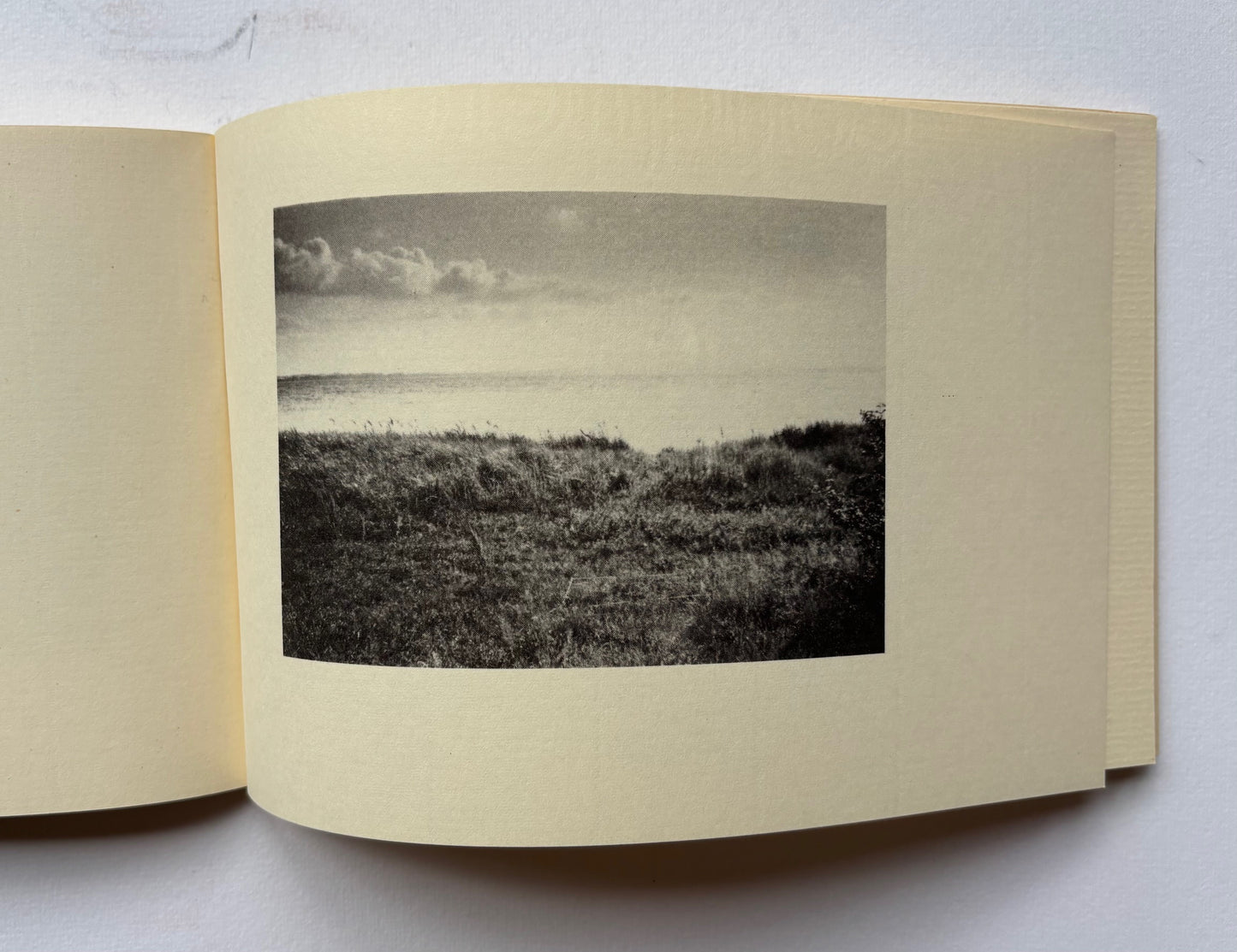 Le lac. Ringsjön. Contribution à l’étude des Lieux restreints par Paul-Armand Gette.(NUMBERED)