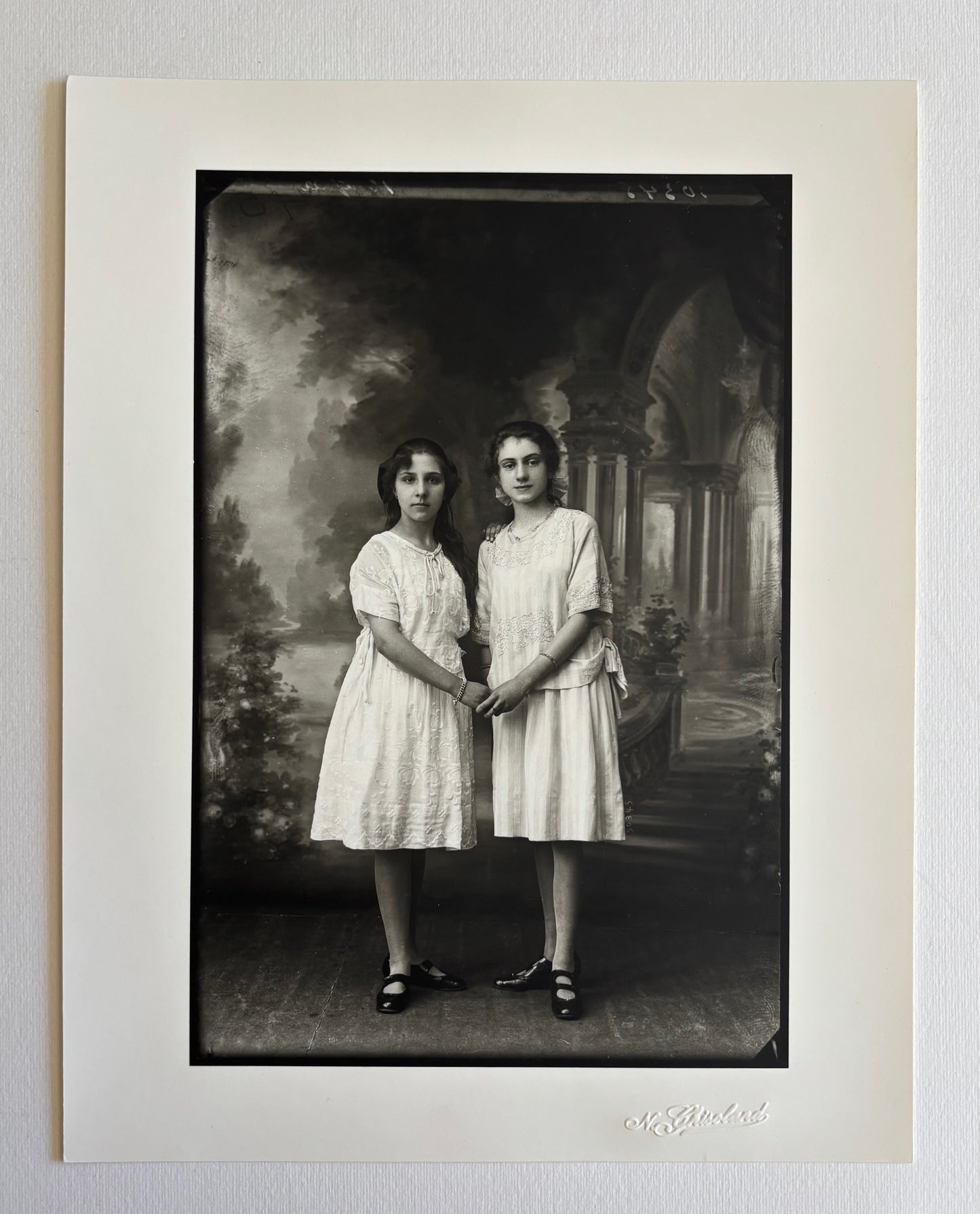 Alain d’Hooghe. NORBERT GHISOLAND. Fragments DE VIES ORDINAIRES + 5 portraits à part dans un portfolio.