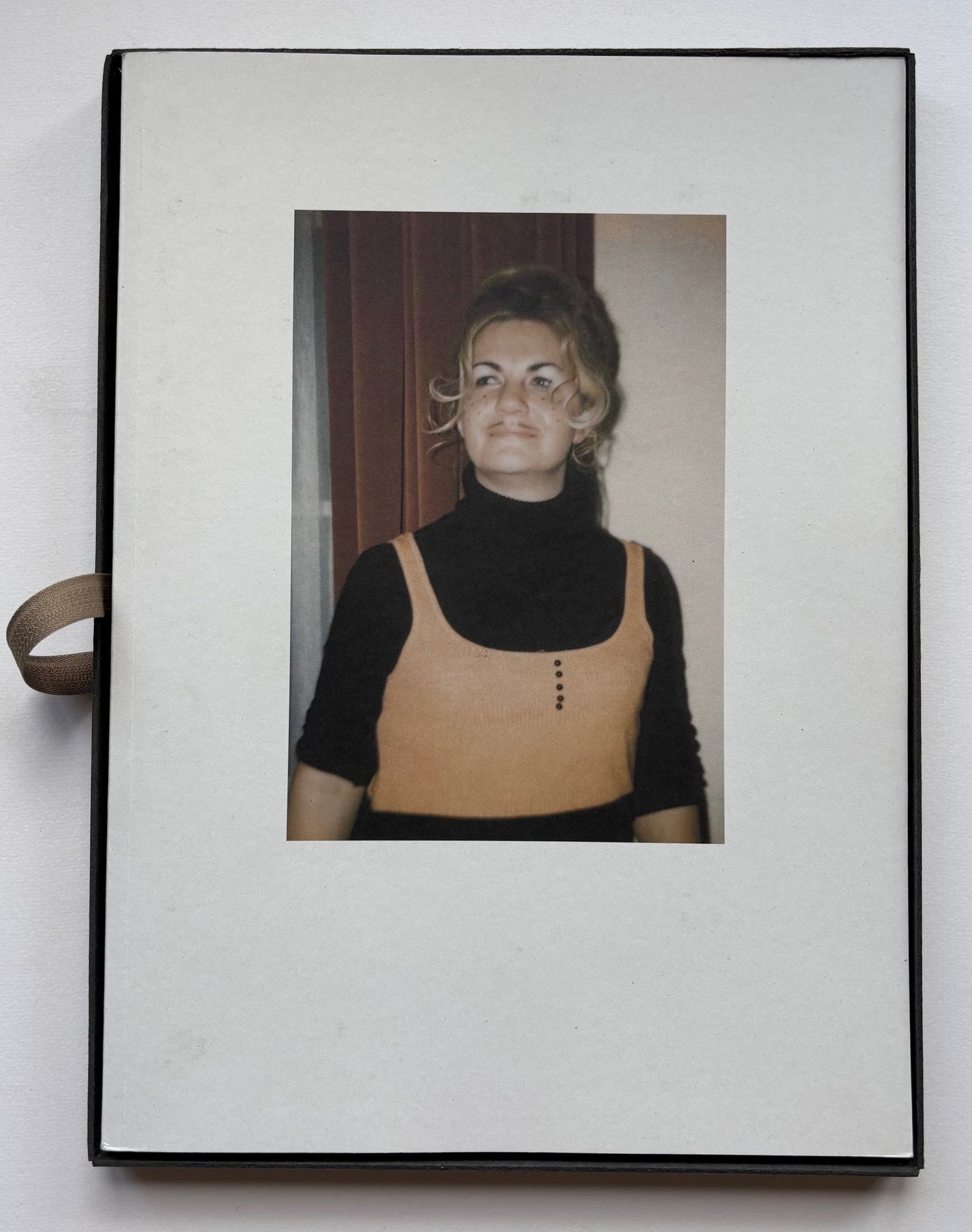 Queen Ann. P.S. Belly cut off. (+ 2 PRINTS, SIGNED, NUMBERED).