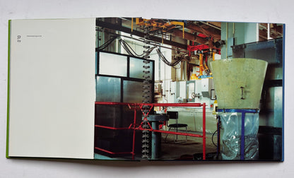 Mensenstroom. Herinnering aan de kernenergiecentrale Dodewaard. (SIGNED, NUMBERED)