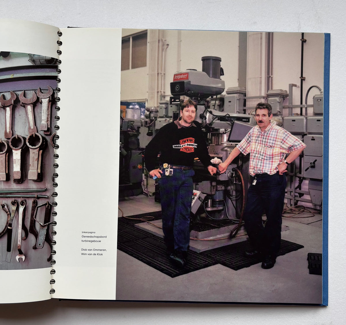 Mensenstroom. Herinnering aan de kernenergiecentrale Dodewaard. (SIGNED, NUMBERED)
