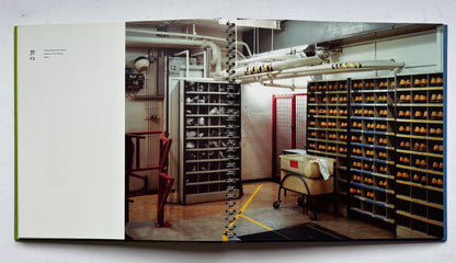 Mensenstroom. Herinnering aan de kernenergiecentrale Dodewaard. (SIGNED, NUMBERED)