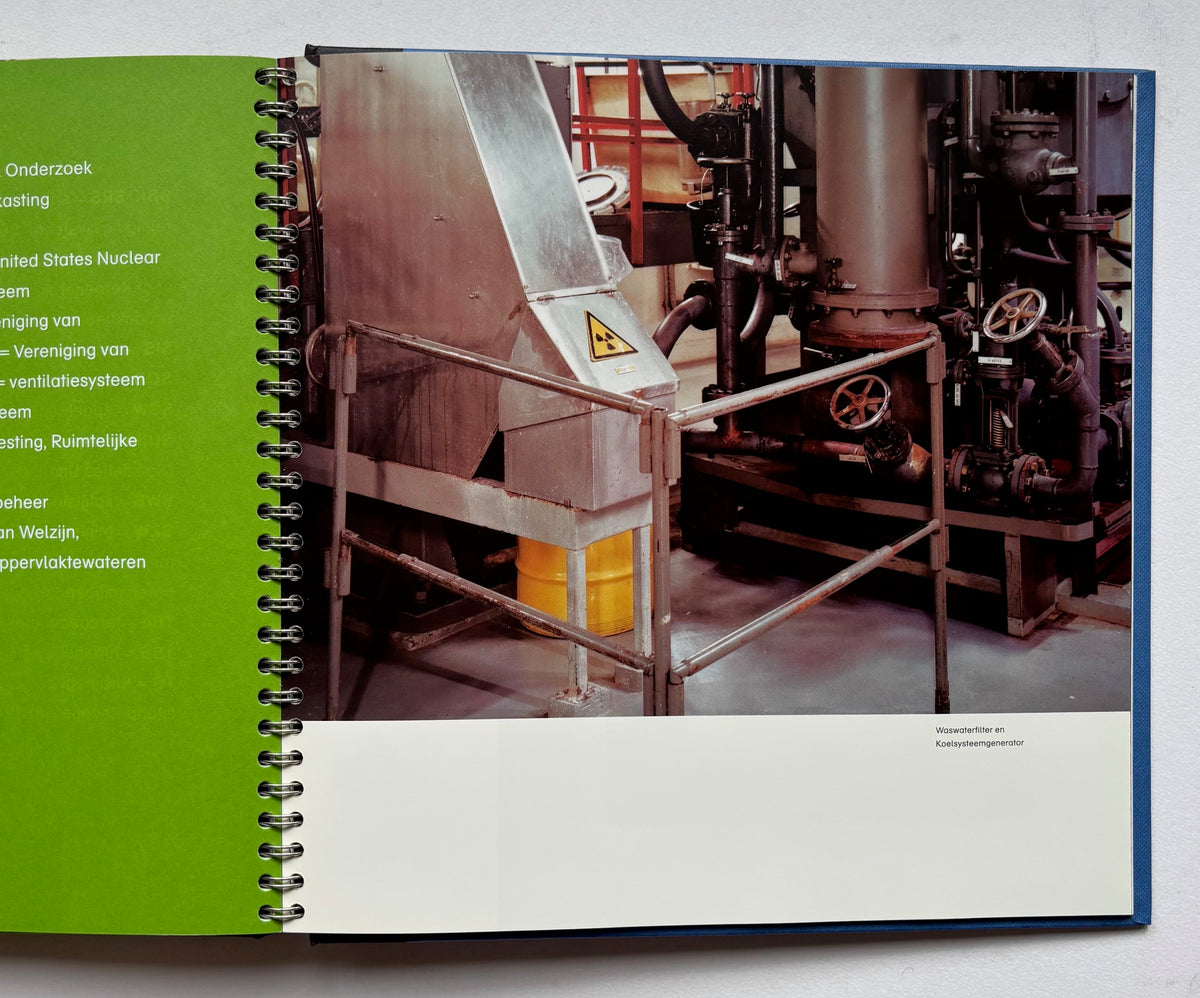 Mensenstroom. Herinnering aan de kernenergiecentrale Dodewaard. (SIGNED, NUMBERED)
