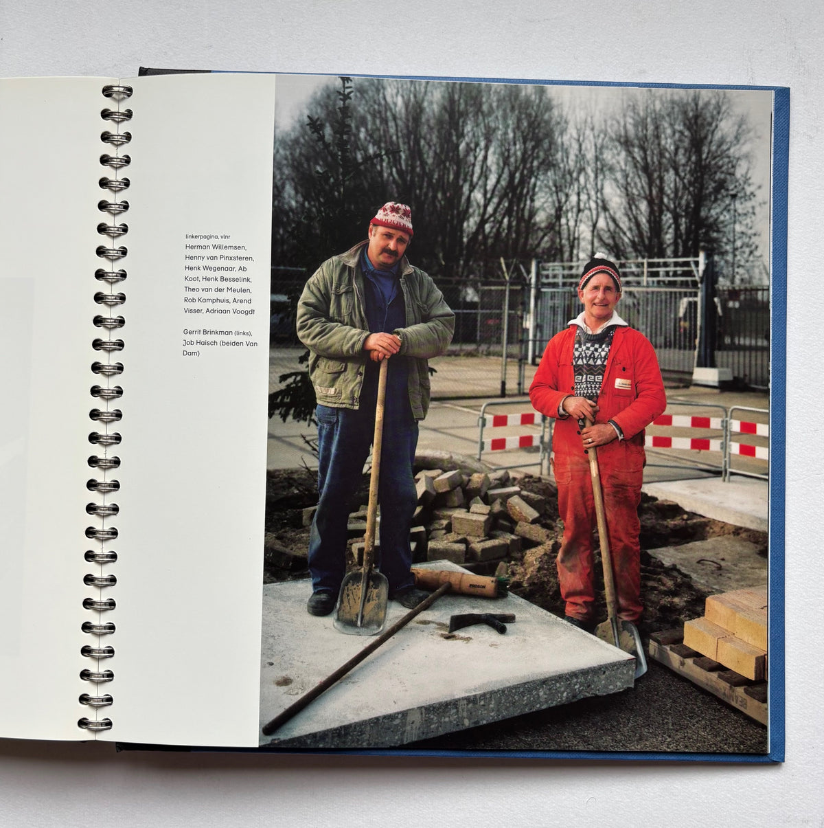 Mensenstroom. Herinnering aan de kernenergiecentrale Dodewaard. (SIGNED, NUMBERED)