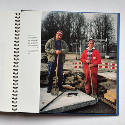Mensenstroom. Herinnering aan de kernenergiecentrale Dodewaard. (SIGNED, NUMBERED)